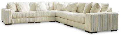 Lindyn Sectional