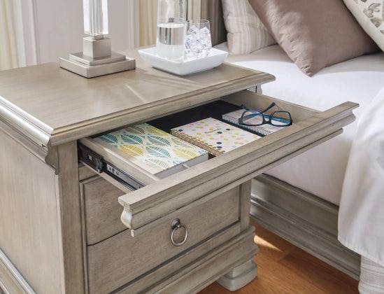 Habana Sleigh Bed with Mirrored Dresser and Nightstand