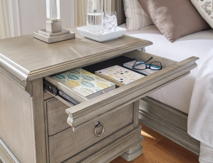 Habana Sleigh Bed with Mirrored Dresser and Nightstand