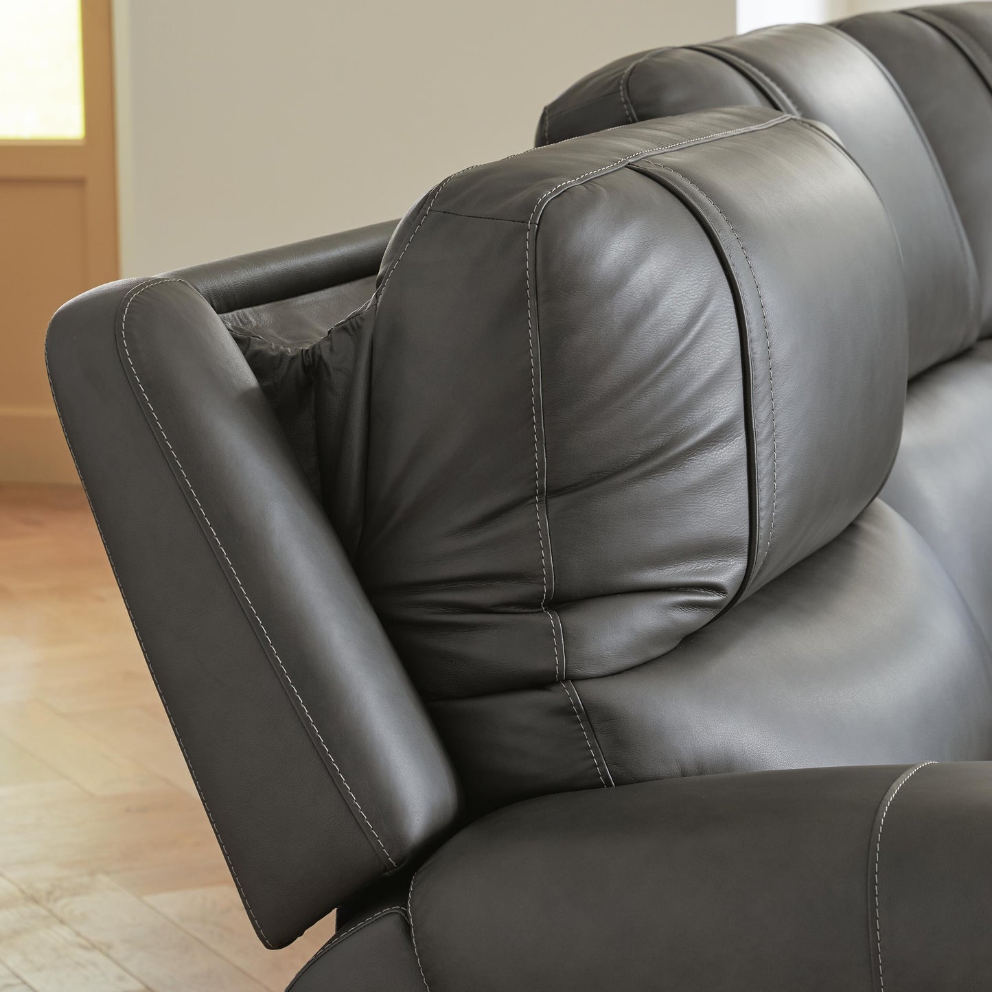 5Z-Harrenhurst 6-Piece Leather Dual Power Reclining Modular Sectional with Console