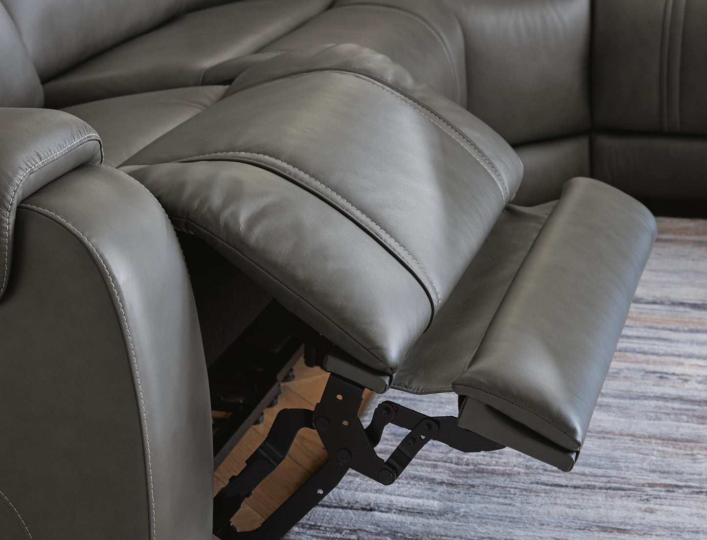 5Z-Harrenhurst 6-Piece Leather Dual Power Reclining Modular Sectional with Console